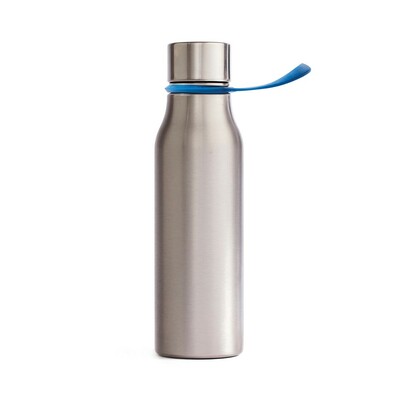 Minimalist water bottle made of stainless steel. The single wall design makes the bottle light, elegant and easy to take along. A stainless steel water bottle will last a lifetime if you take good care of it.
